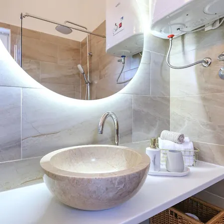 Jasmin - Amazing Seaview Maisonette With Direct Access